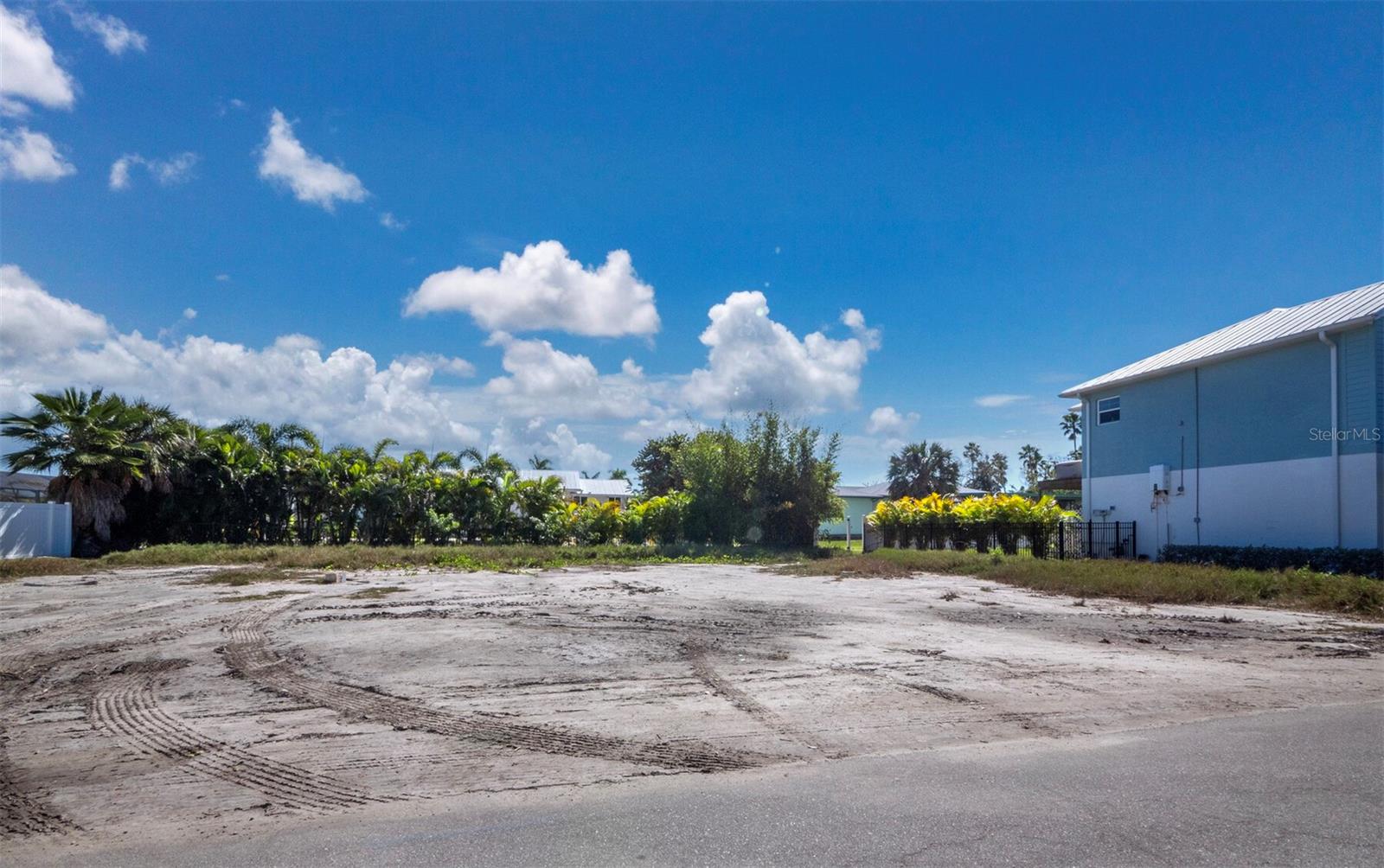 Image 15 of 17 For 620 Companion Way