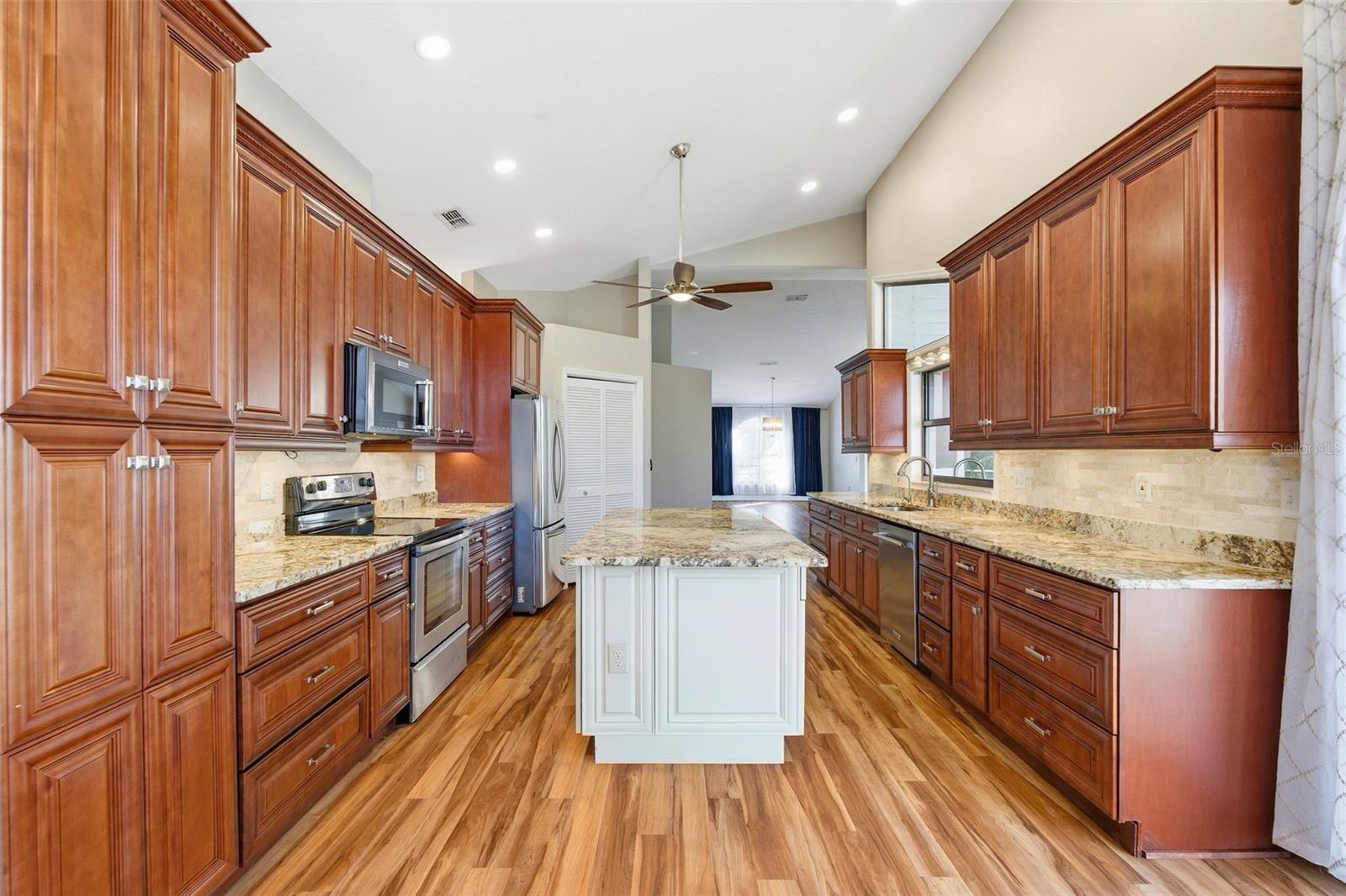 Image 11 of 60 For 5309 Gardens Drive