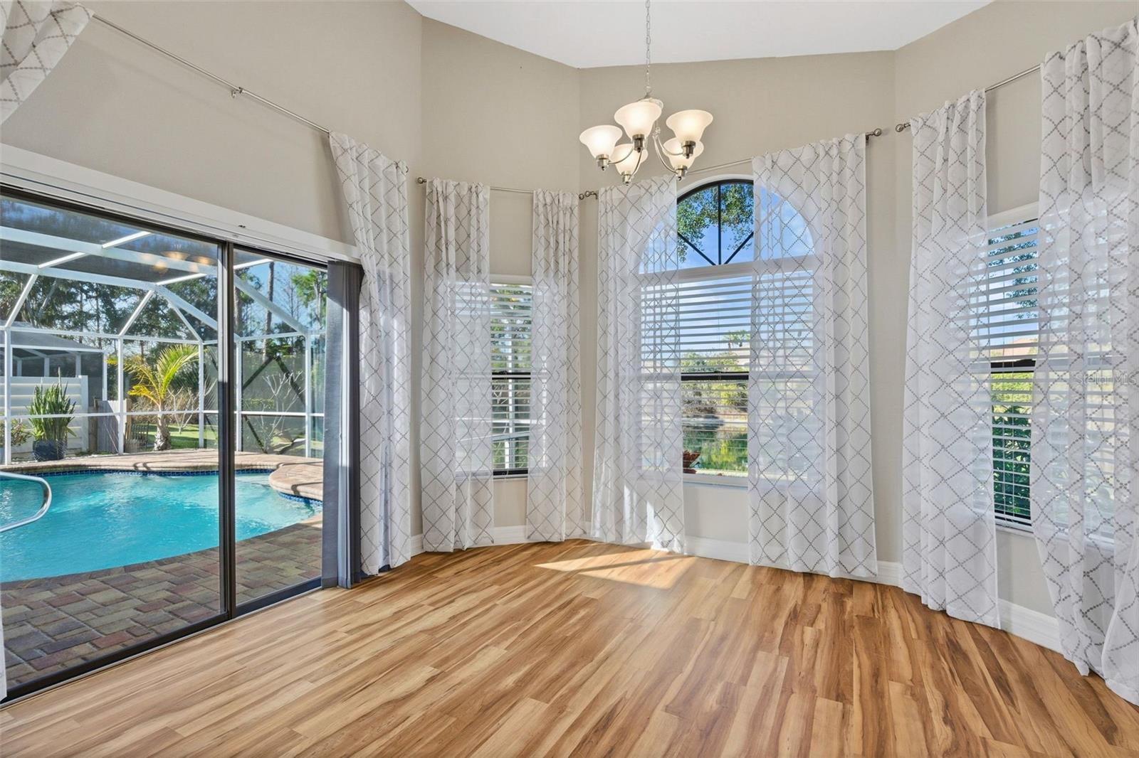 Image 15 of 60 For 5309 Gardens Drive