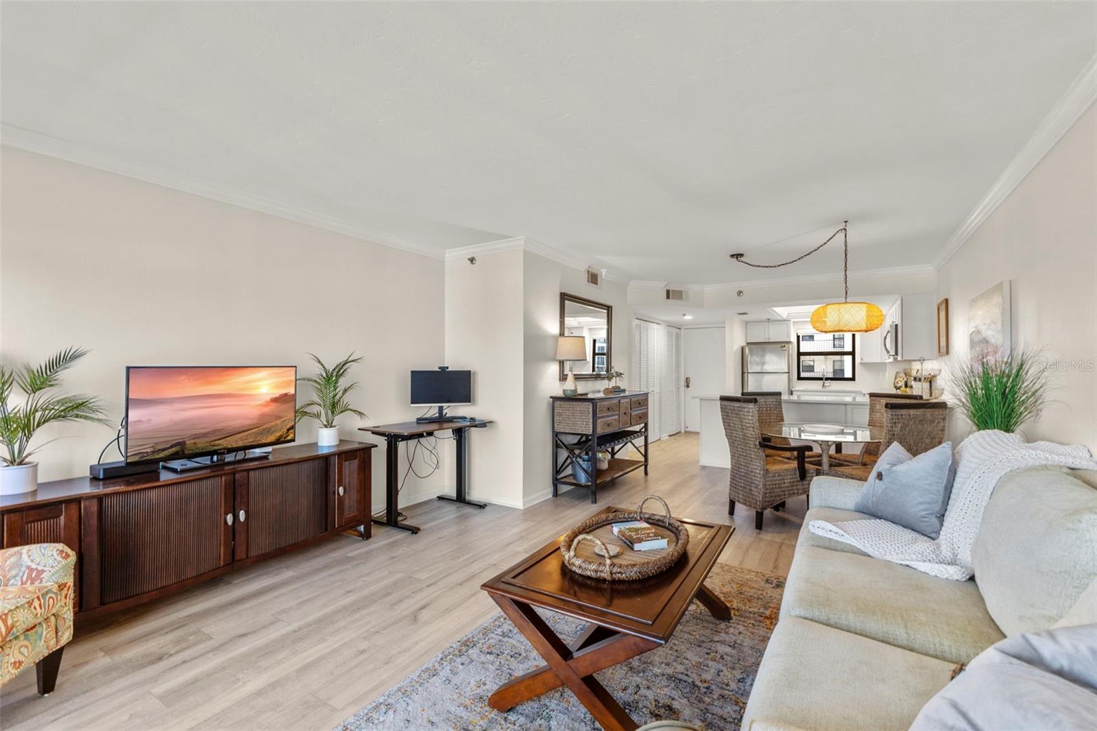 Image 16 of 56 For 1001 Benjamin Franklin Drive 503