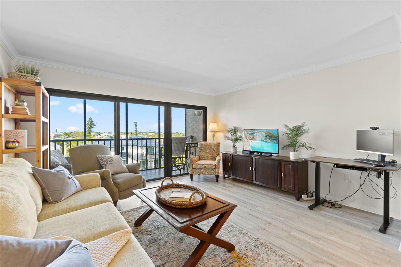 Image 18 of 56 For 1001 Benjamin Franklin Drive 503