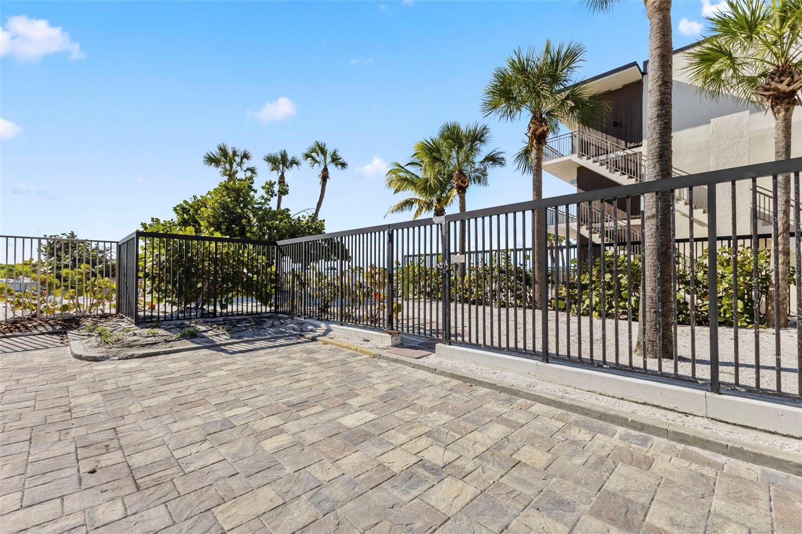 Image 34 of 56 For 1001 Benjamin Franklin Drive 503