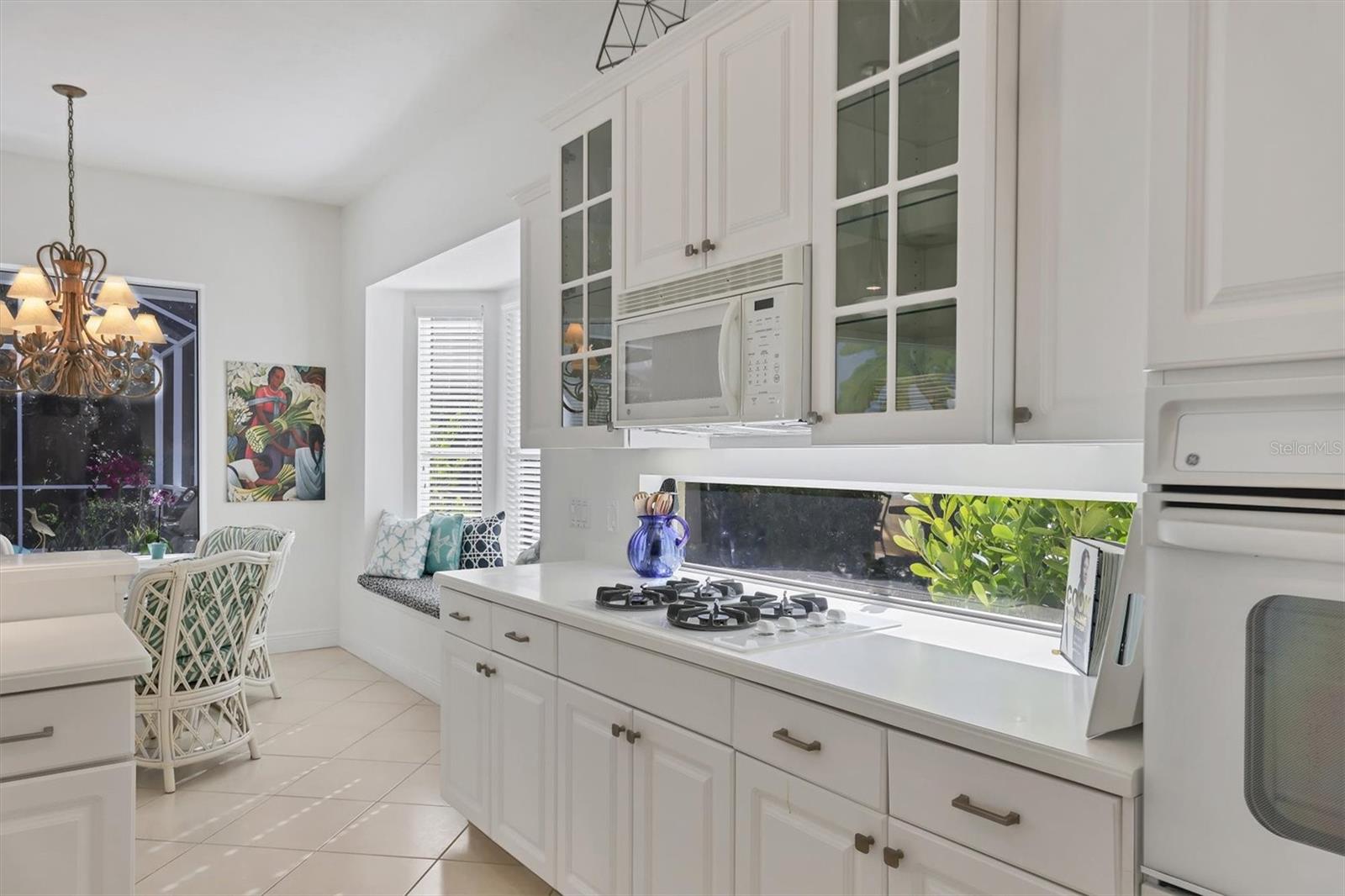 Listing photo id 12 for 8135 Abingdon Court