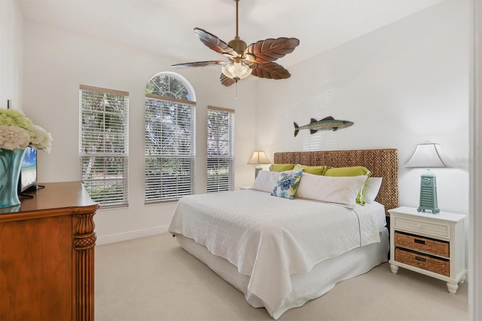 Listing photo id 22 for 8135 Abingdon Court