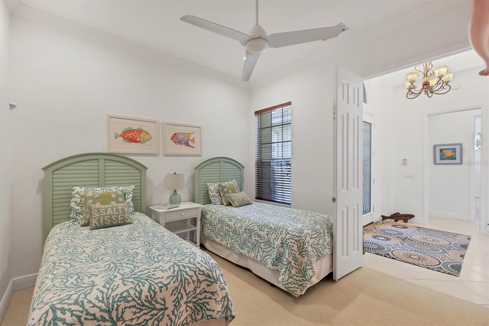 Listing photo id 23 for 8135 Abingdon Court