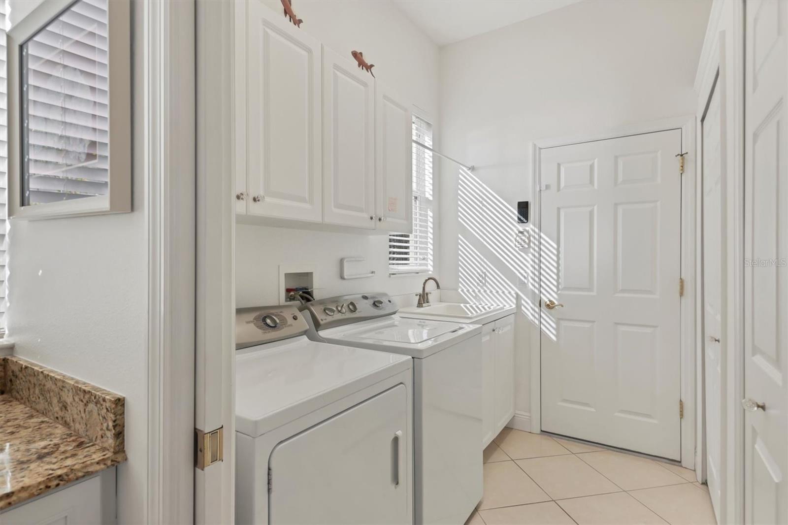 Listing photo id 24 for 8135 Abingdon Court