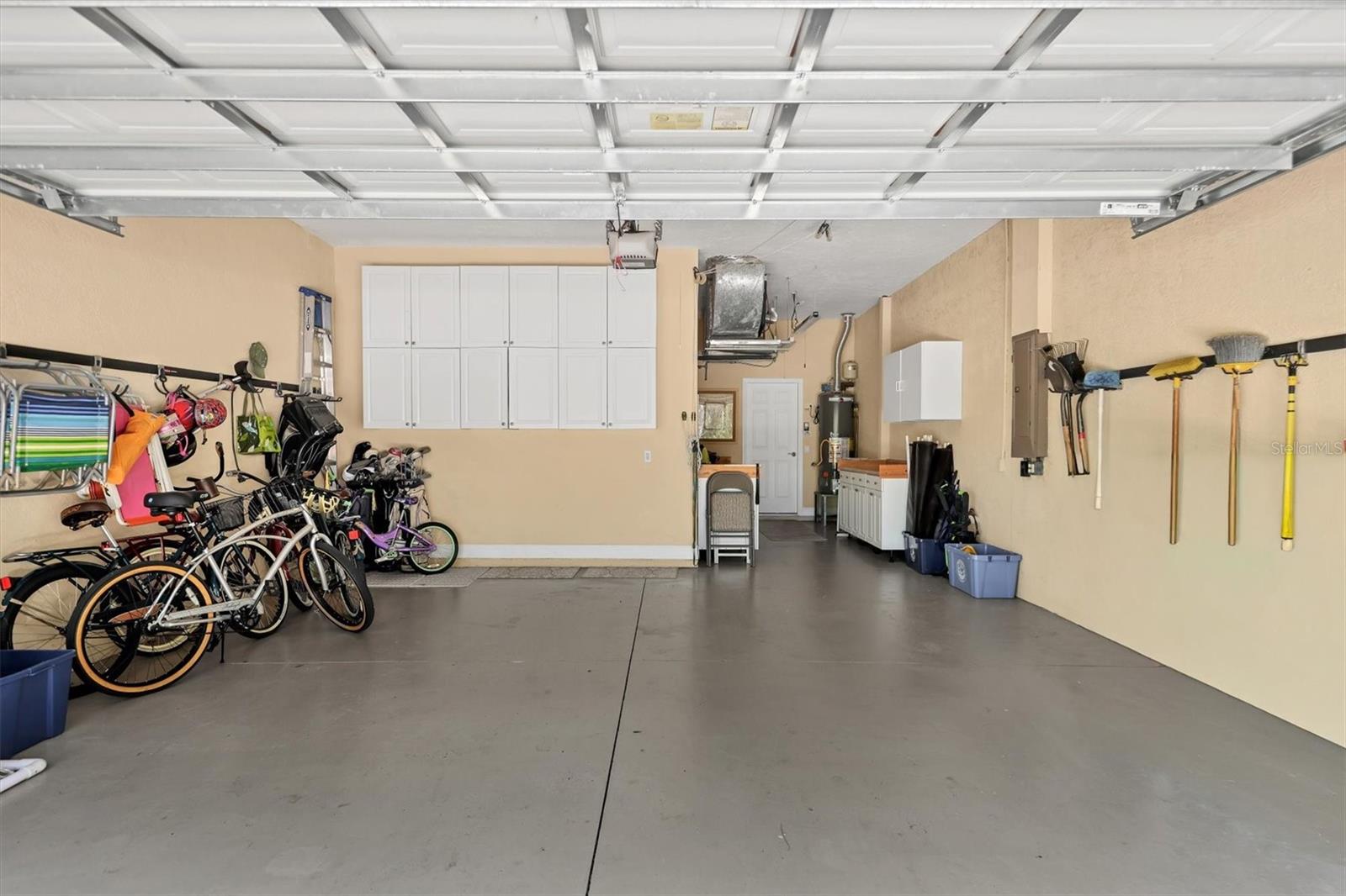 Listing photo id 25 for 8135 Abingdon Court