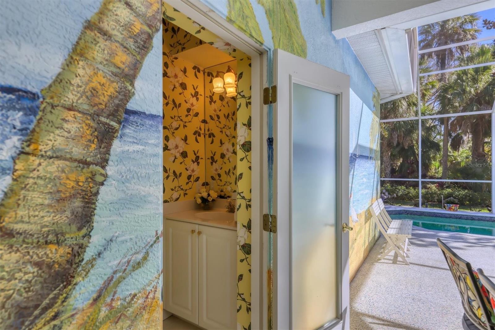 Listing photo id 28 for 8135 Abingdon Court