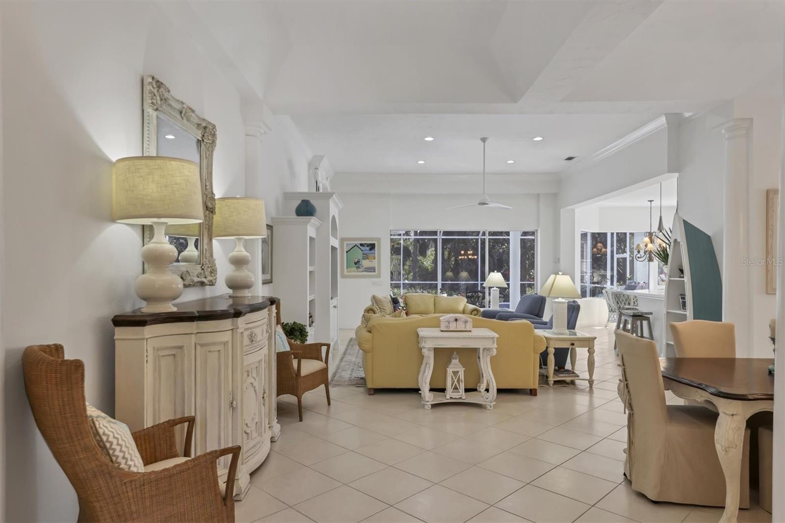 Listing photo id 2 for 8135 Abingdon Court