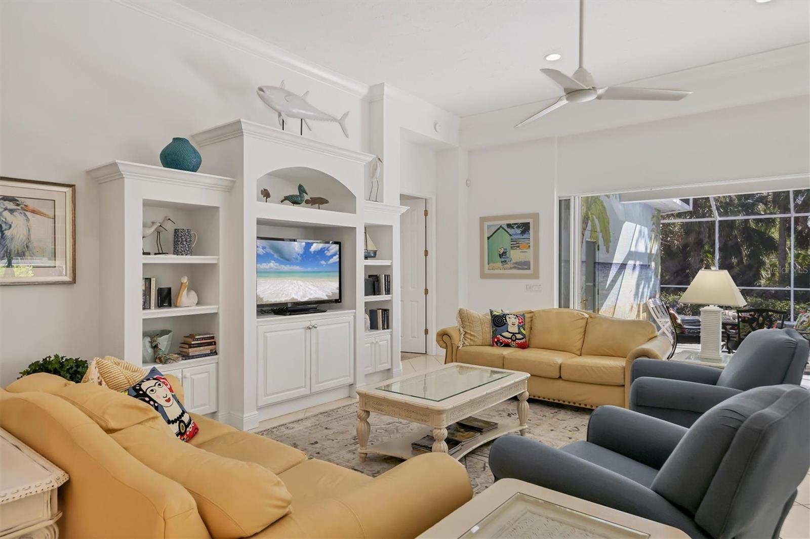 Listing photo id 3 for 8135 Abingdon Court