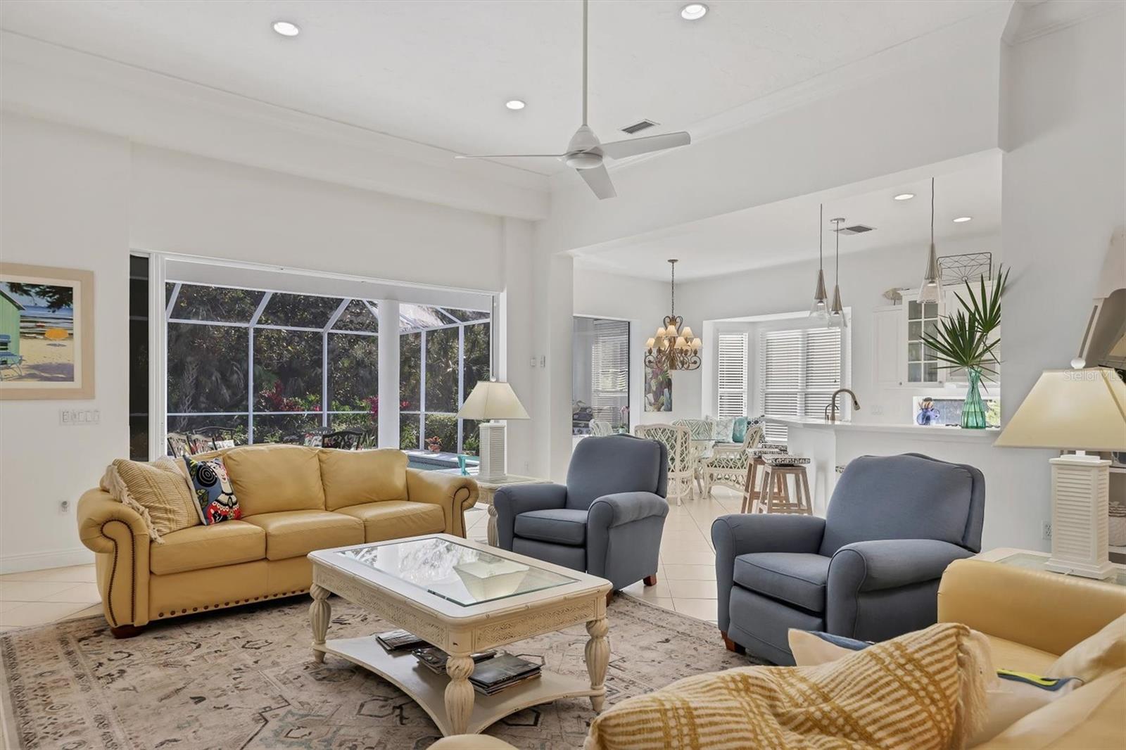 Listing photo id 4 for 8135 Abingdon Court