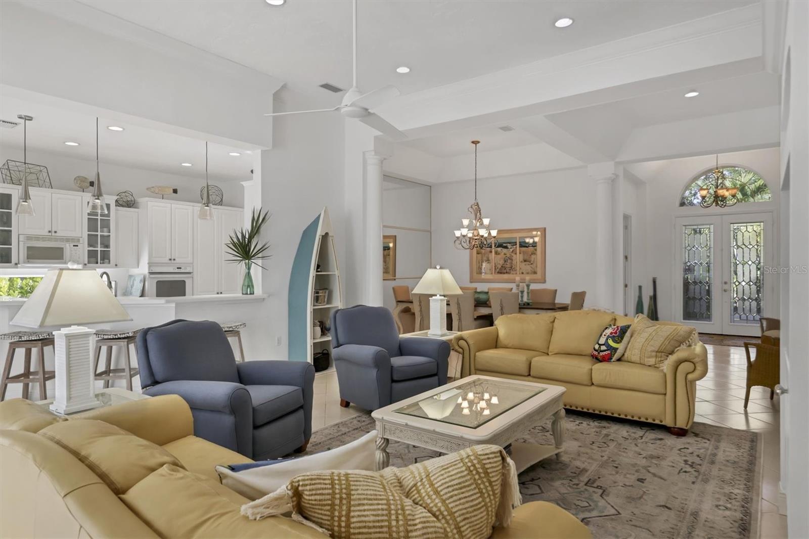 Listing photo id 5 for 8135 Abingdon Court