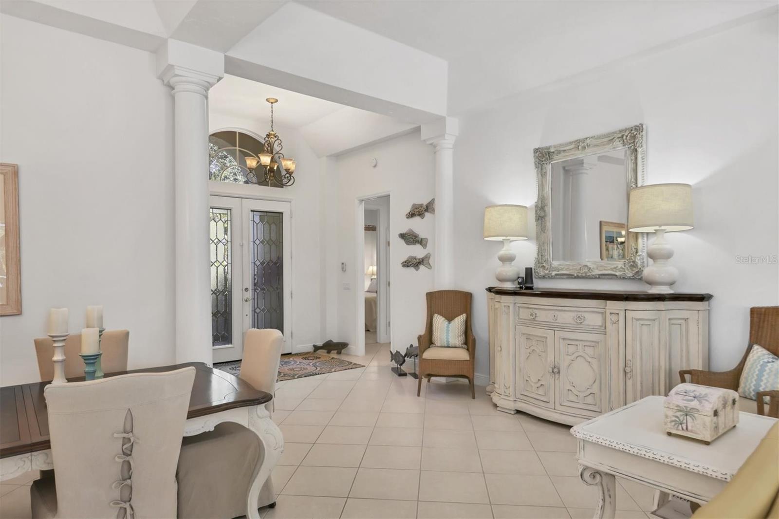 Listing photo id 6 for 8135 Abingdon Court