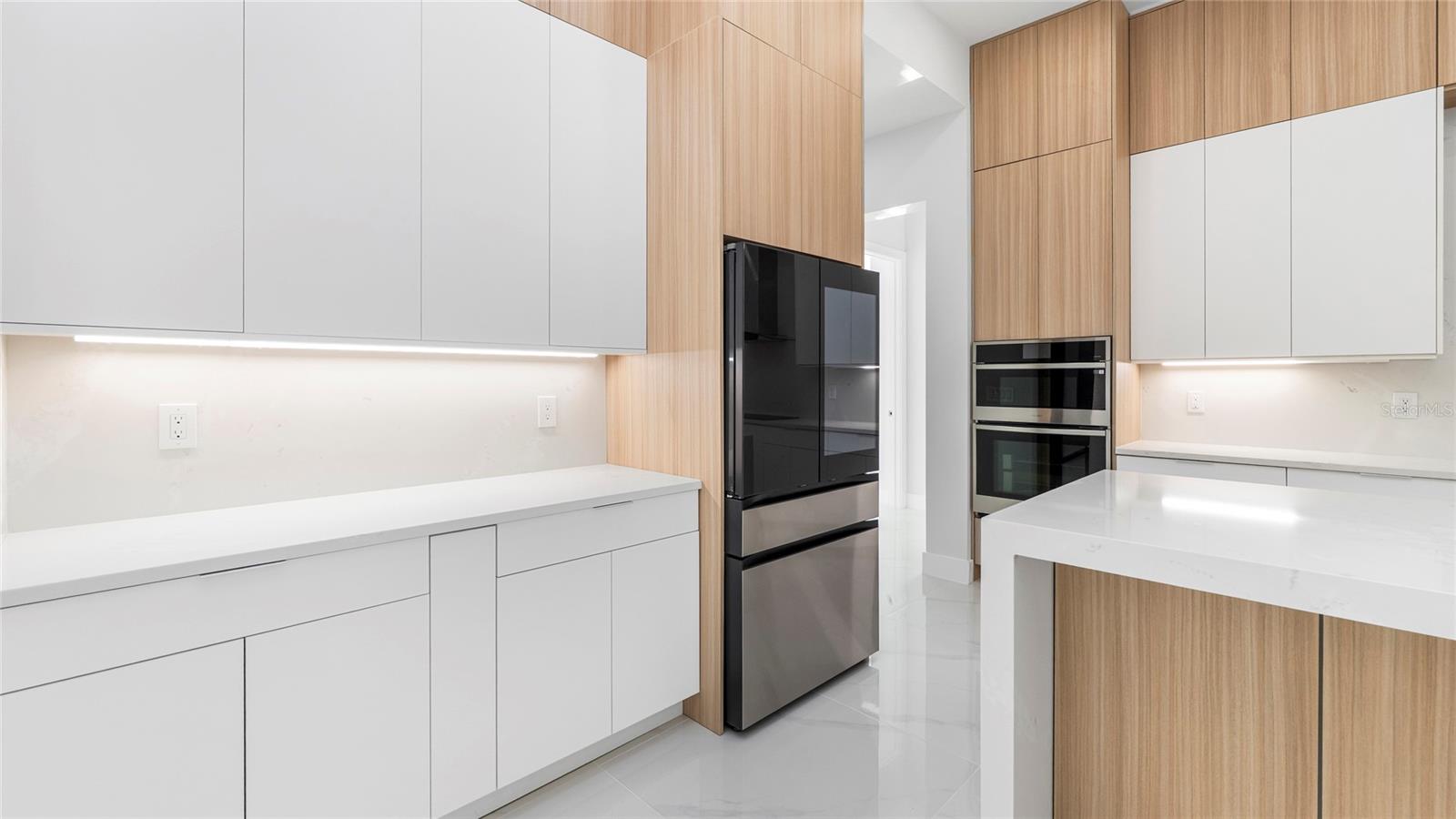 Image 13 of 54 For 1687 19th Street Sw