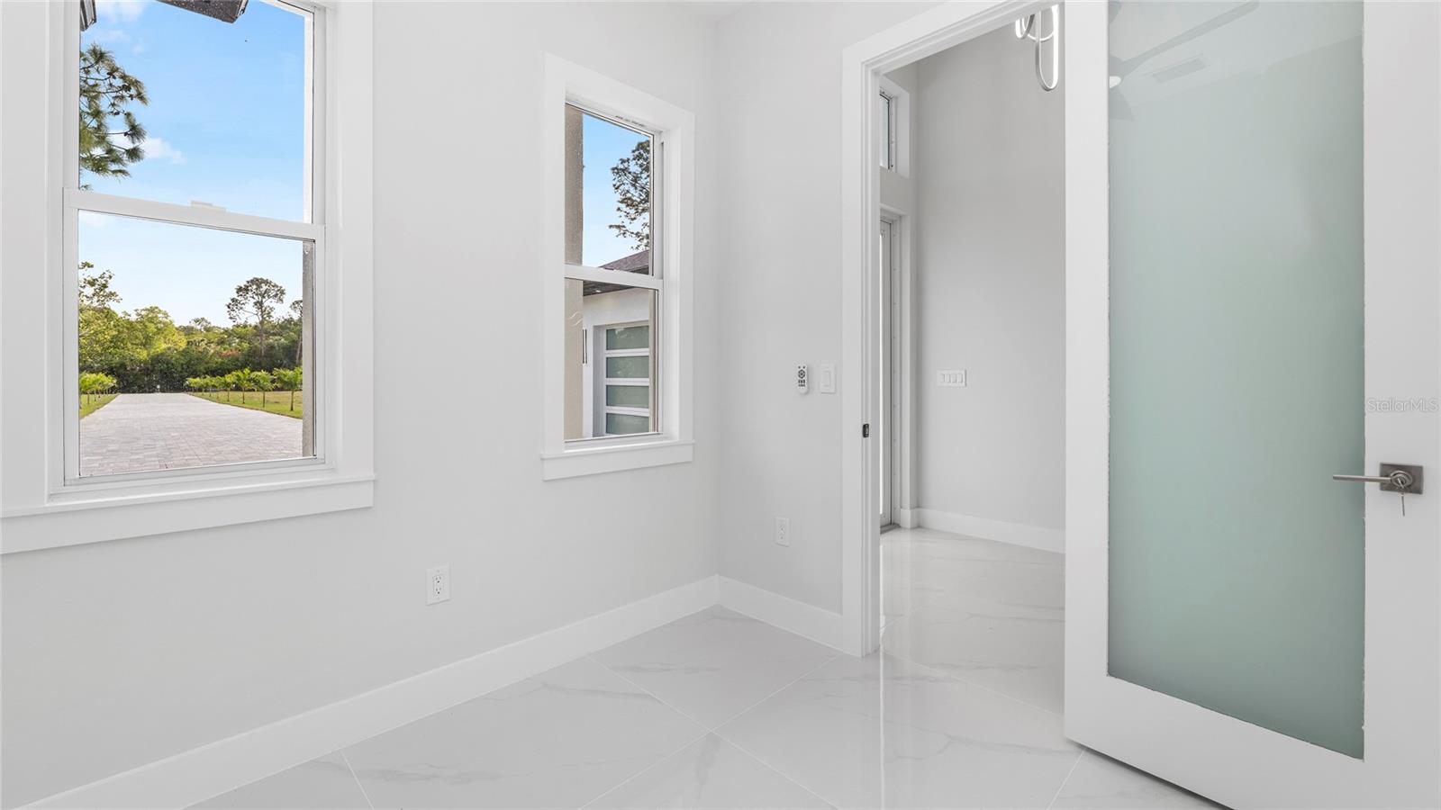 Image 28 of 54 For 1687 19th Street Sw