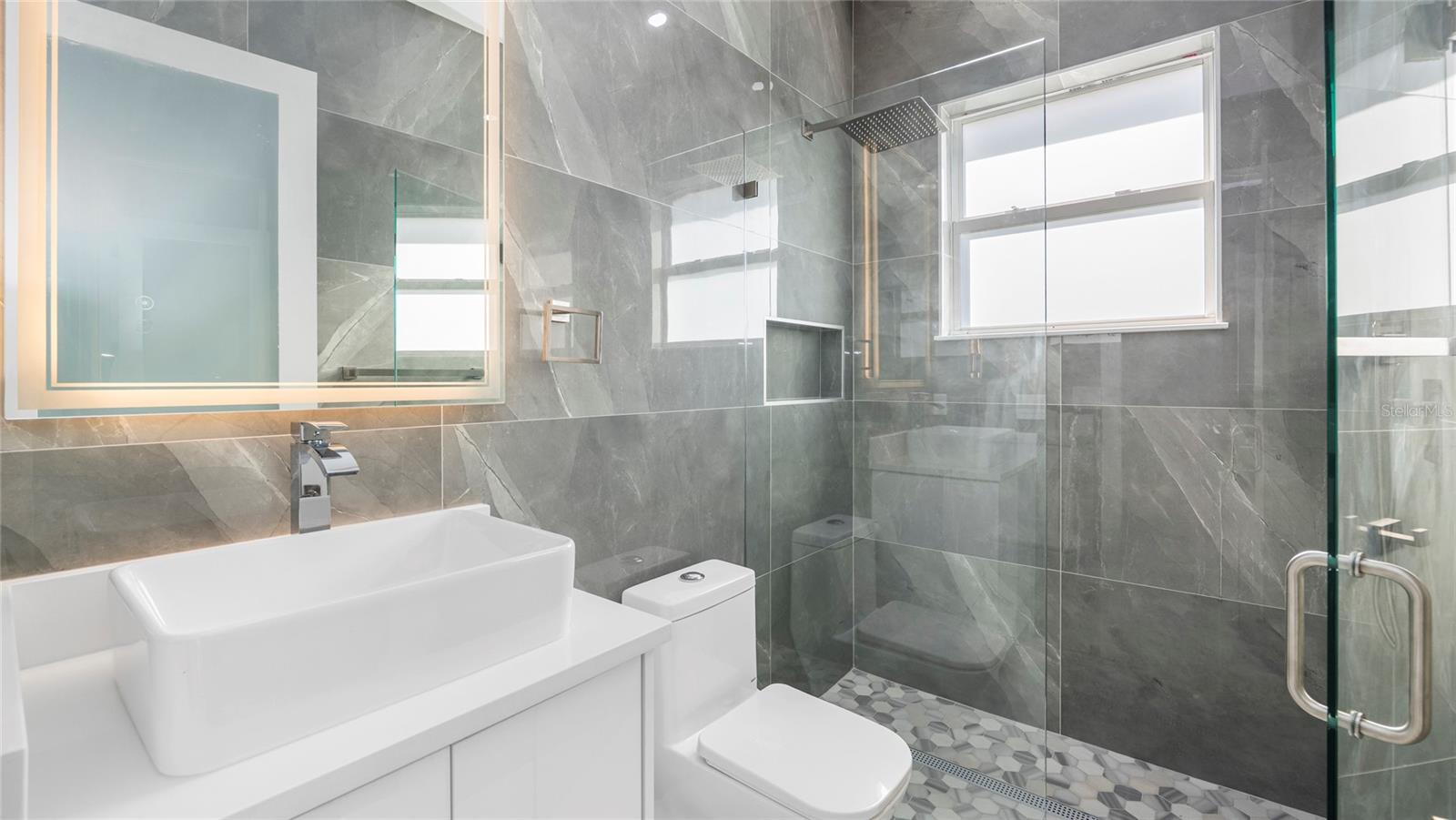 Image 29 of 54 For 1687 19th Street Sw