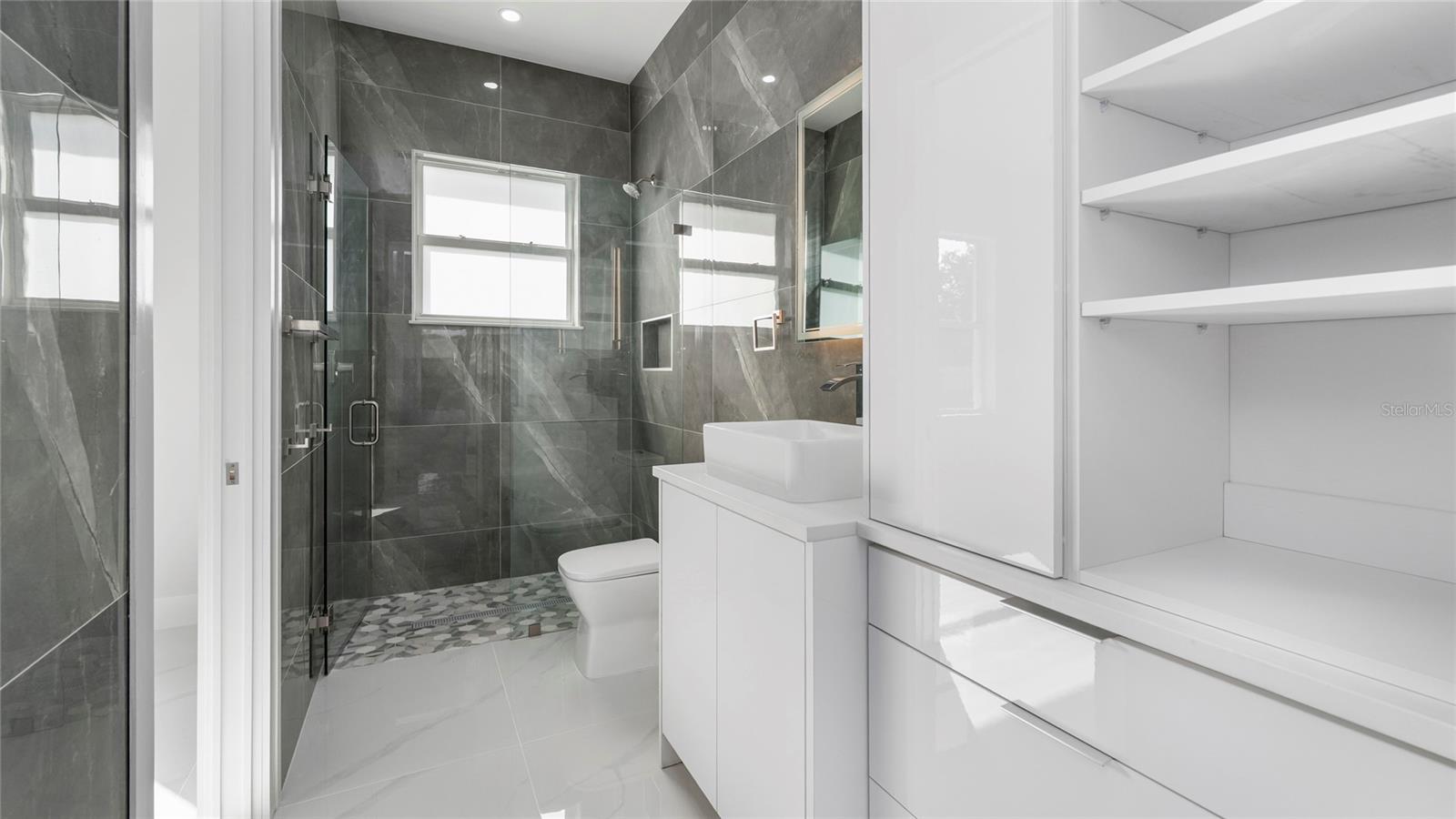 Image 30 of 54 For 1687 19th Street Sw