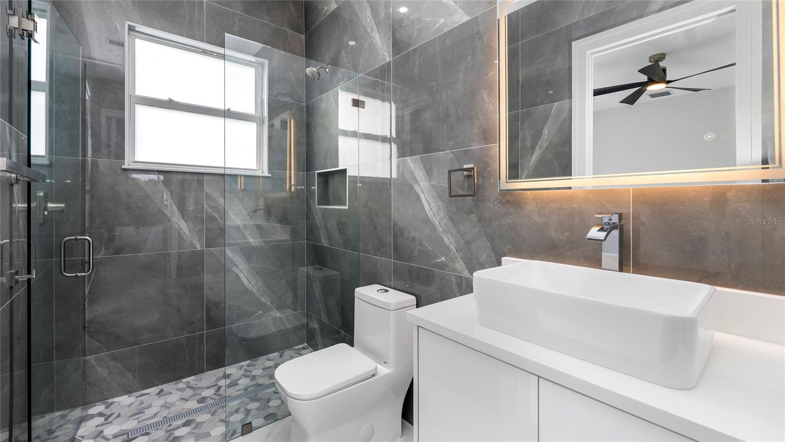 Image 31 of 54 For 1687 19th Street Sw