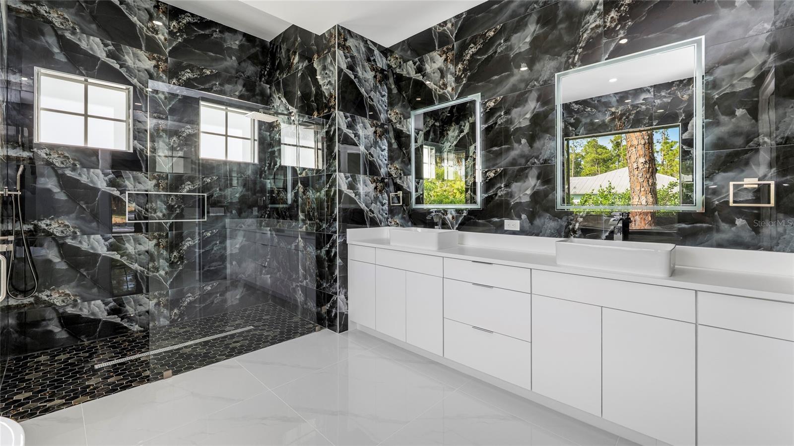 Image 33 of 54 For 1687 19th Street Sw