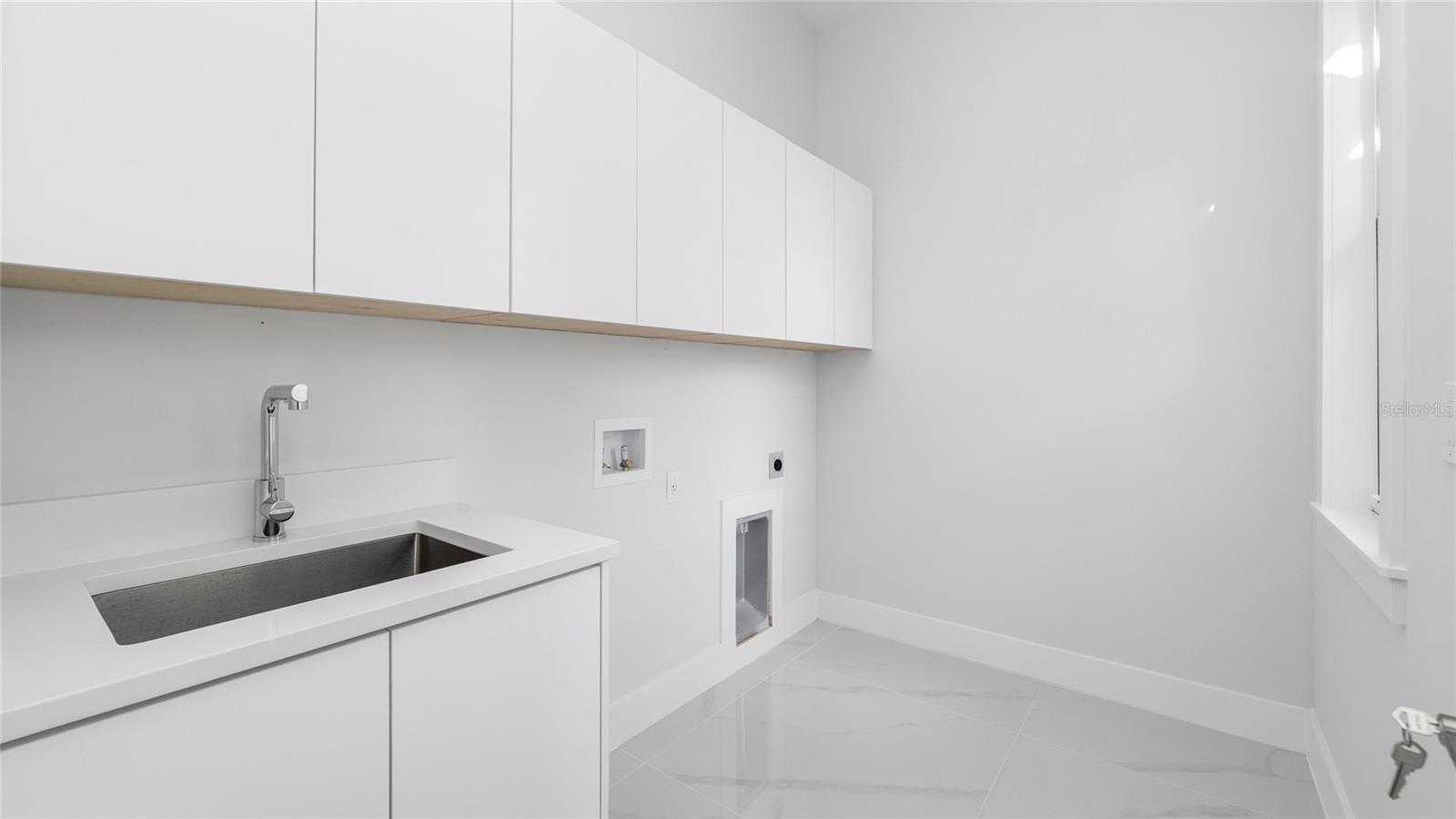 Image 34 of 54 For 1687 19th Street Sw