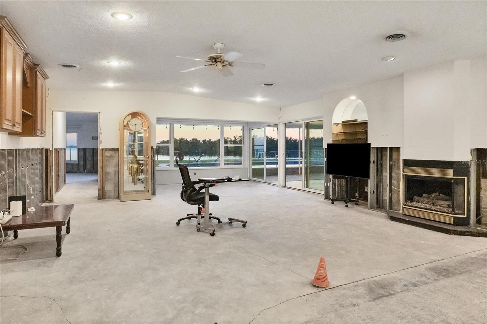 Image 16 of 37 For 7318 Westmoreland Drive