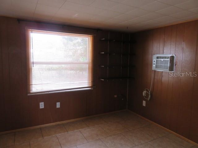 Image 15 of 31 For 2204 20th Avenue W