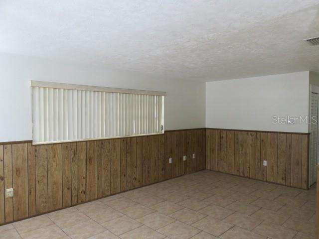 Image 6 of 31 For 2204 20th Avenue W