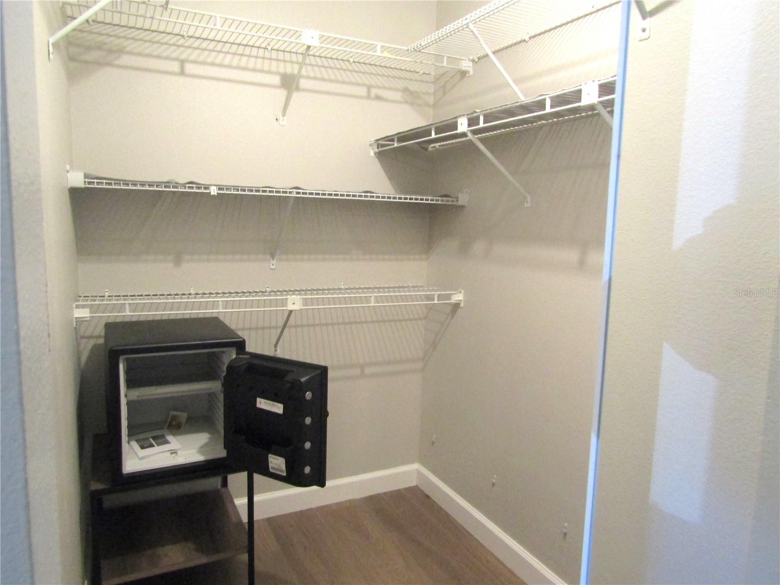 Image 11 of 27 For 376 Oak Hill Drive 36