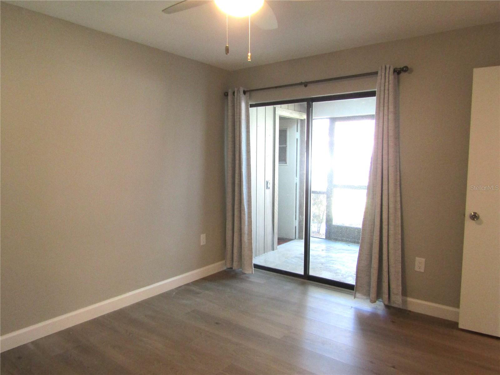 Image 12 of 27 For 376 Oak Hill Drive 36