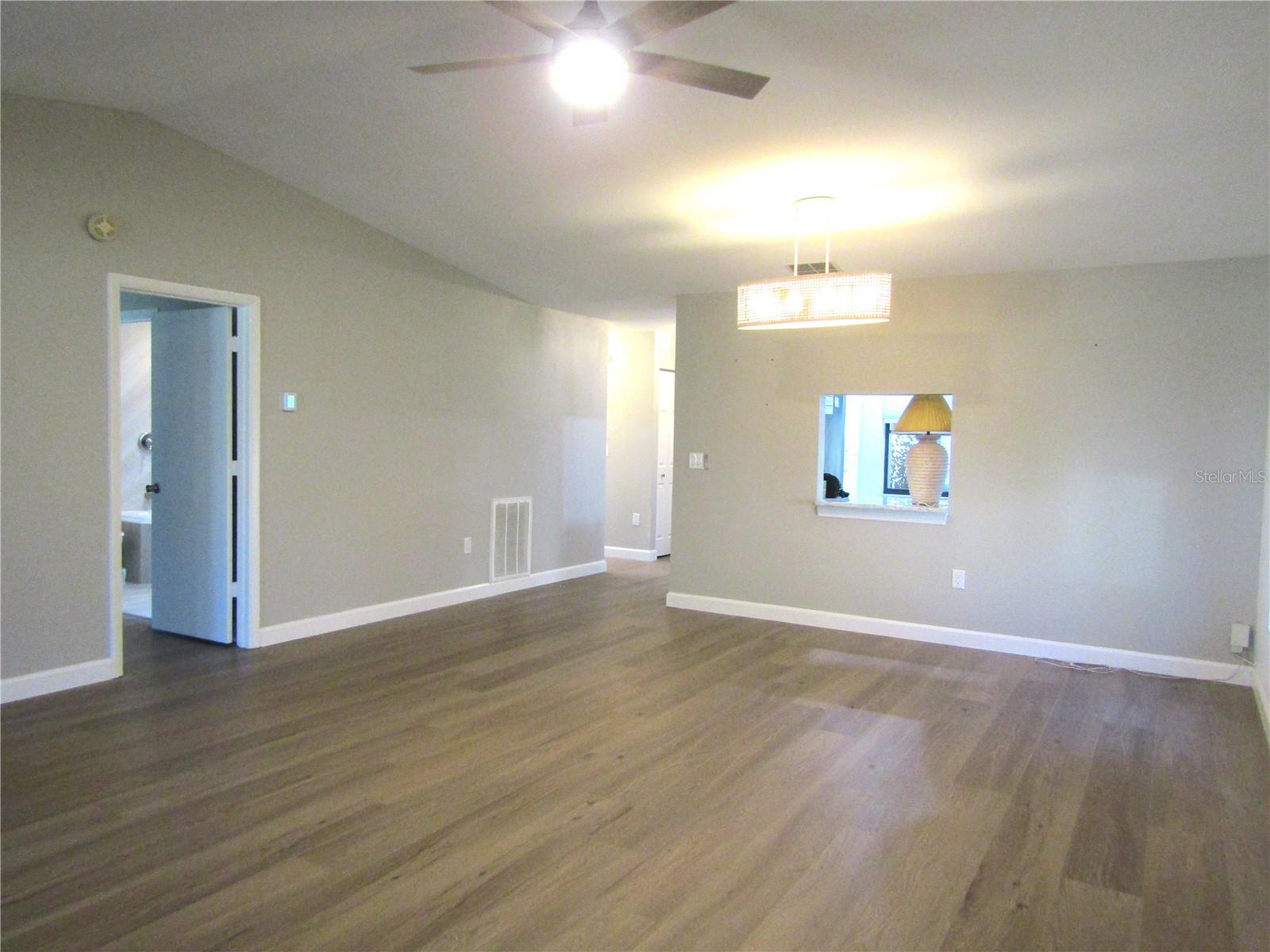 Image 17 of 27 For 376 Oak Hill Drive 36