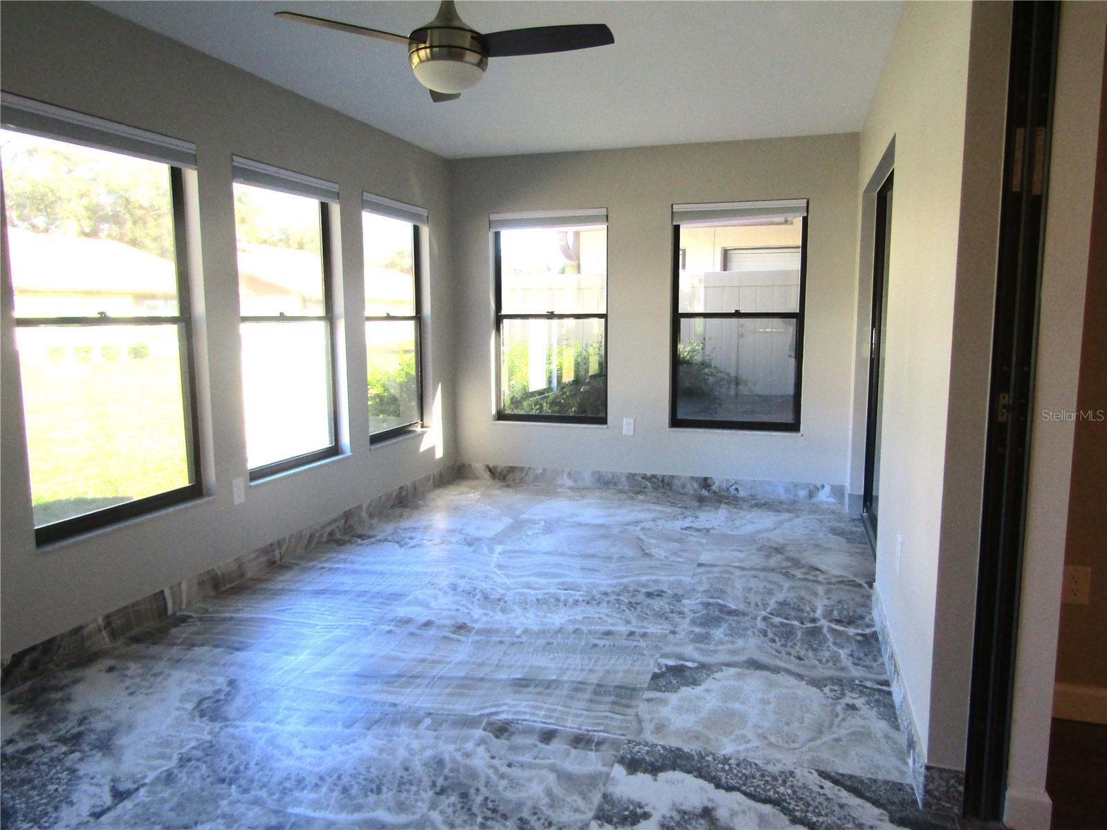 Image 18 of 27 For 376 Oak Hill Drive 36