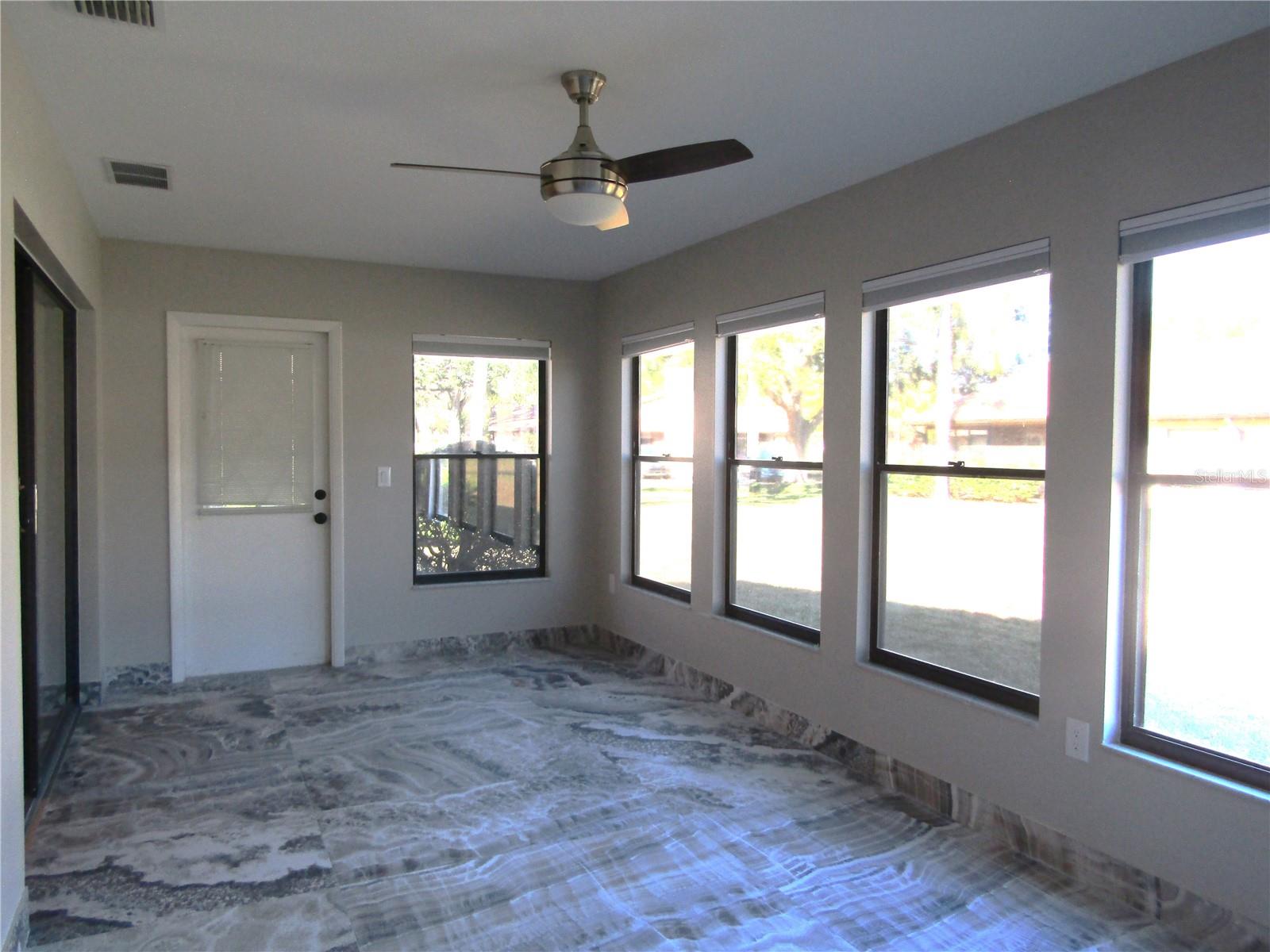 Image 19 of 27 For 376 Oak Hill Drive 36