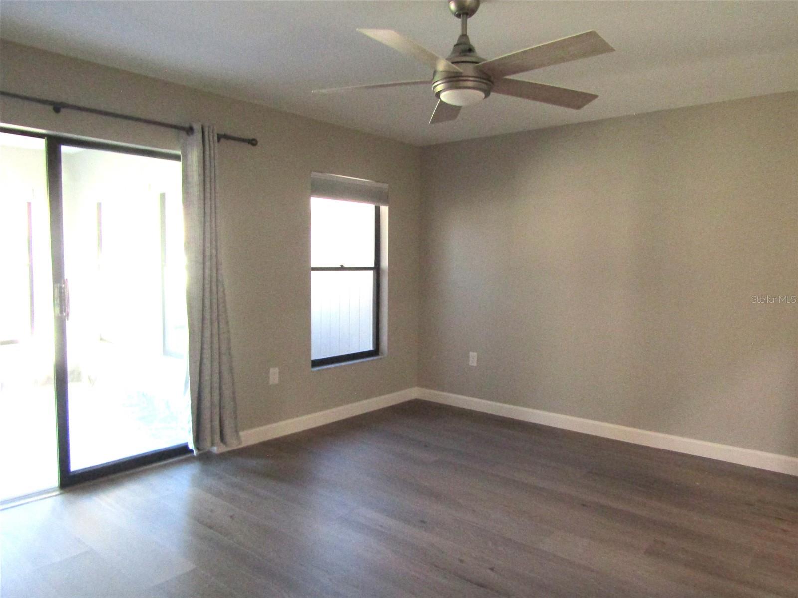 Image 21 of 27 For 376 Oak Hill Drive 36