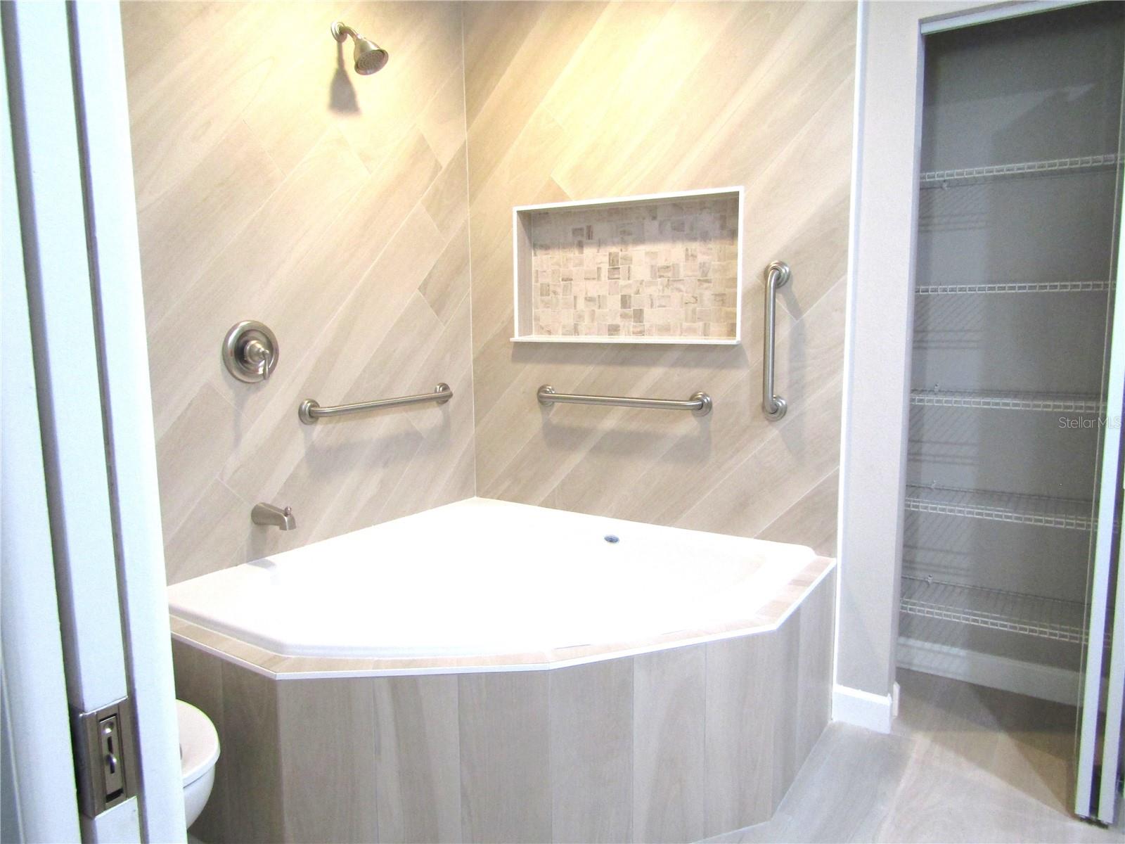 Image 22 of 27 For 376 Oak Hill Drive 36