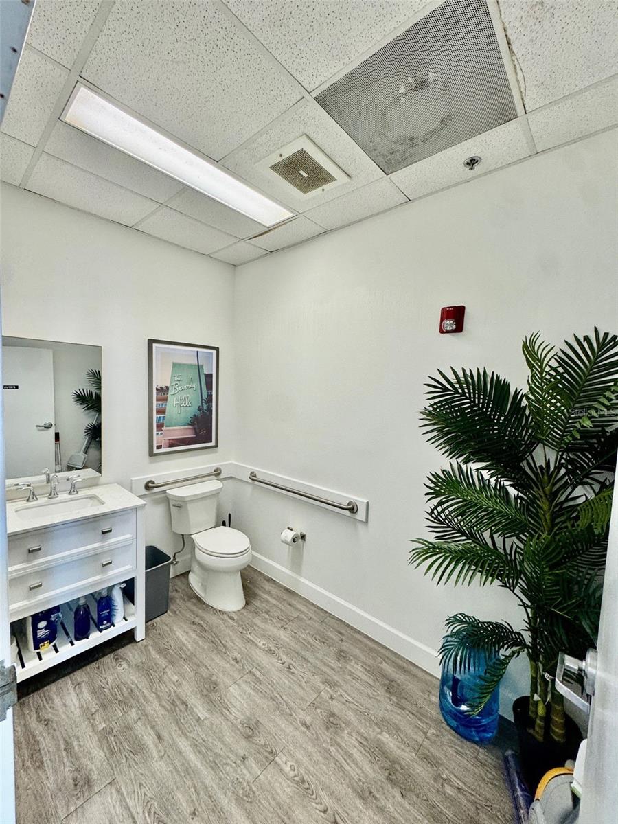 Image 11 of 16 For 101 Pine Avenue