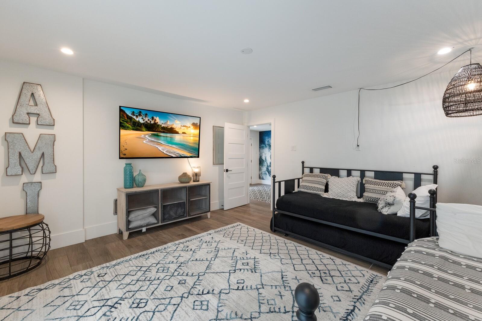 Image 8 of 61 For 6605 Gulf Drive