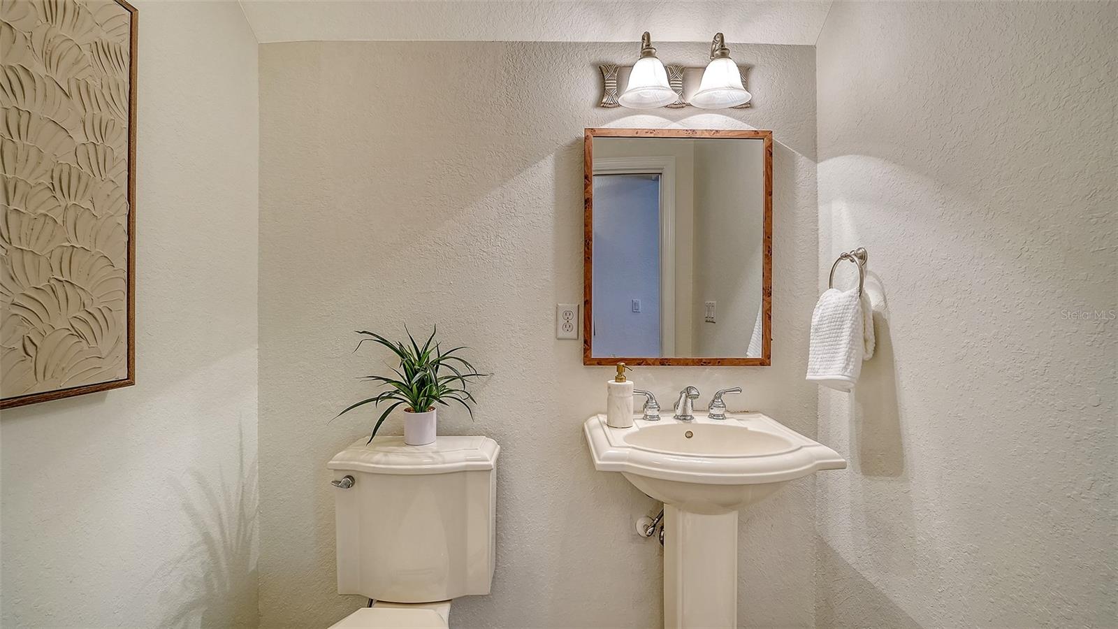 Image 33 of 62 For 1934 Datura Street