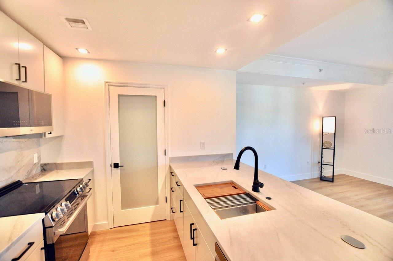 Image 14 of 50 For 750 Tamiami Trail 307