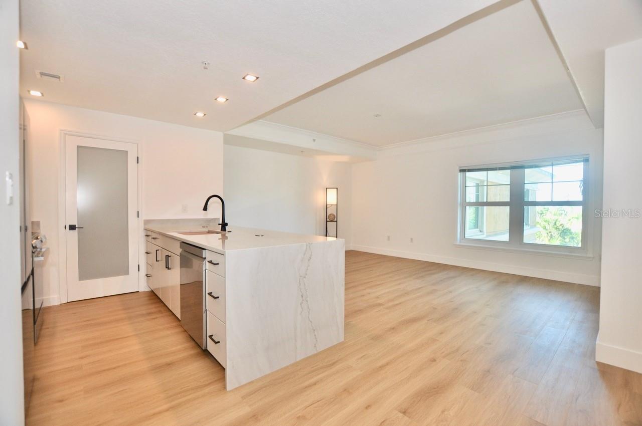 Image 2 of 50 For 750 Tamiami Trail 307