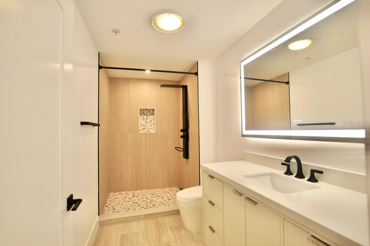 Image 22 of 50 For 750 Tamiami Trail 307