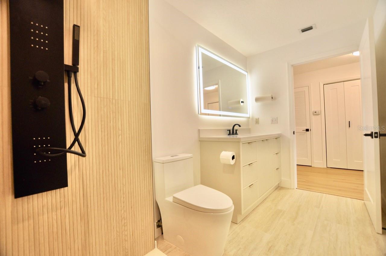 Image 23 of 50 For 750 Tamiami Trail 307