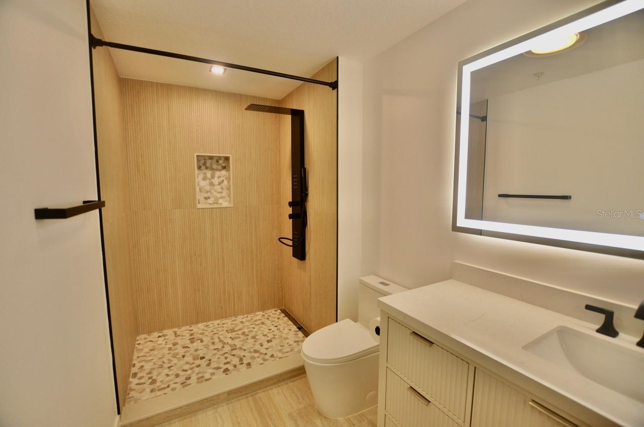 Image 24 of 50 For 750 Tamiami Trail 307