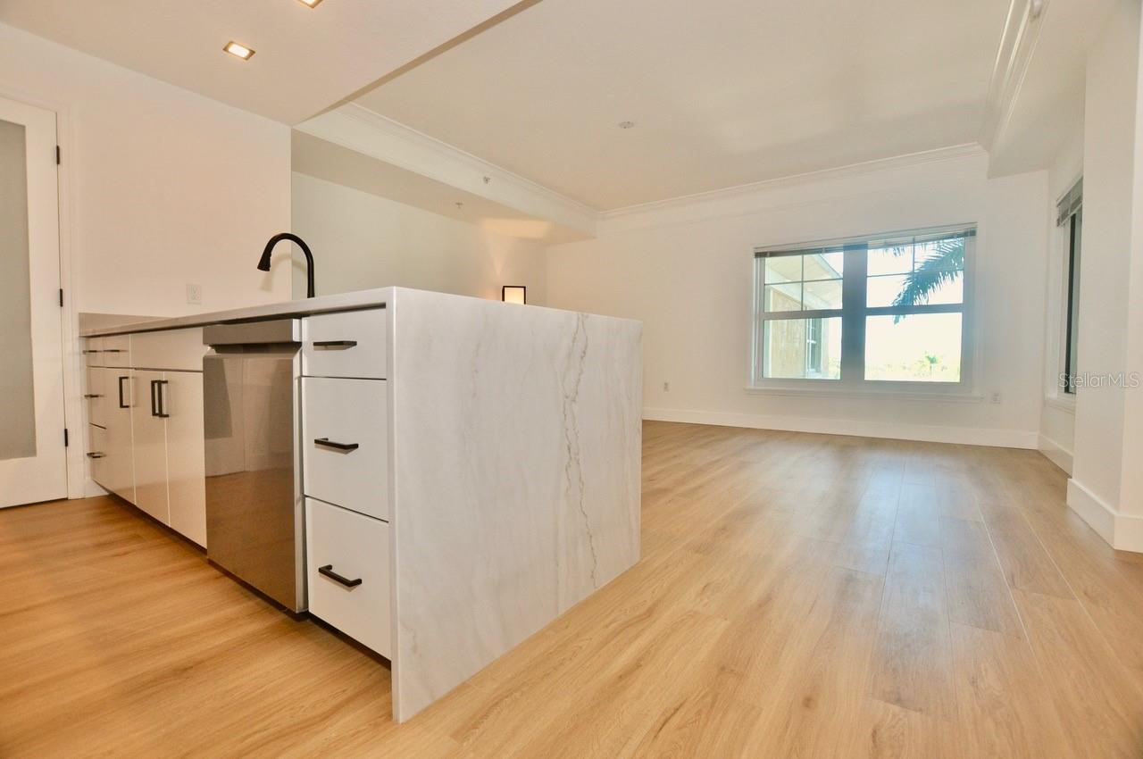 Image 5 of 50 For 750 Tamiami Trail 307