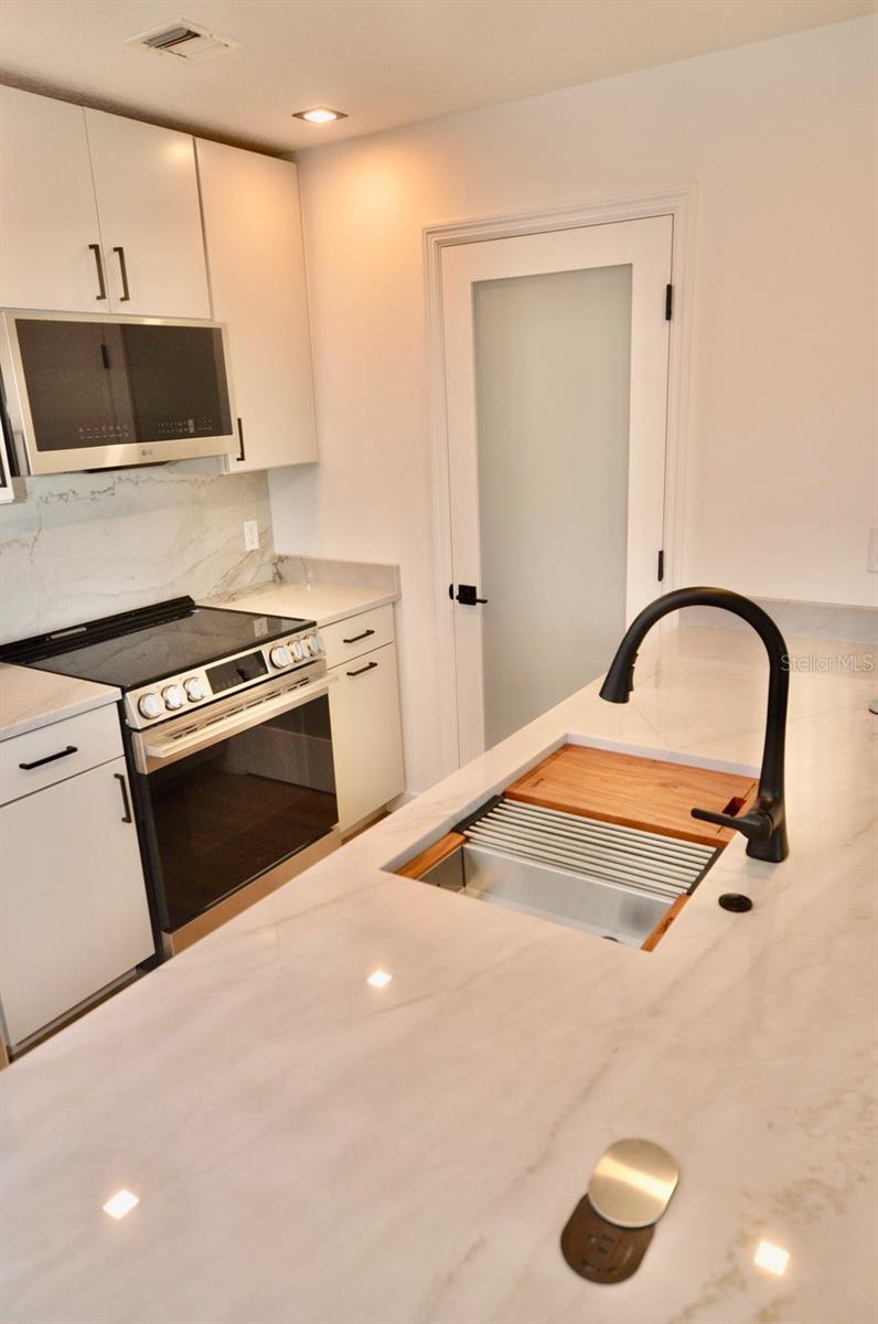 Image 7 of 50 For 750 Tamiami Trail 307