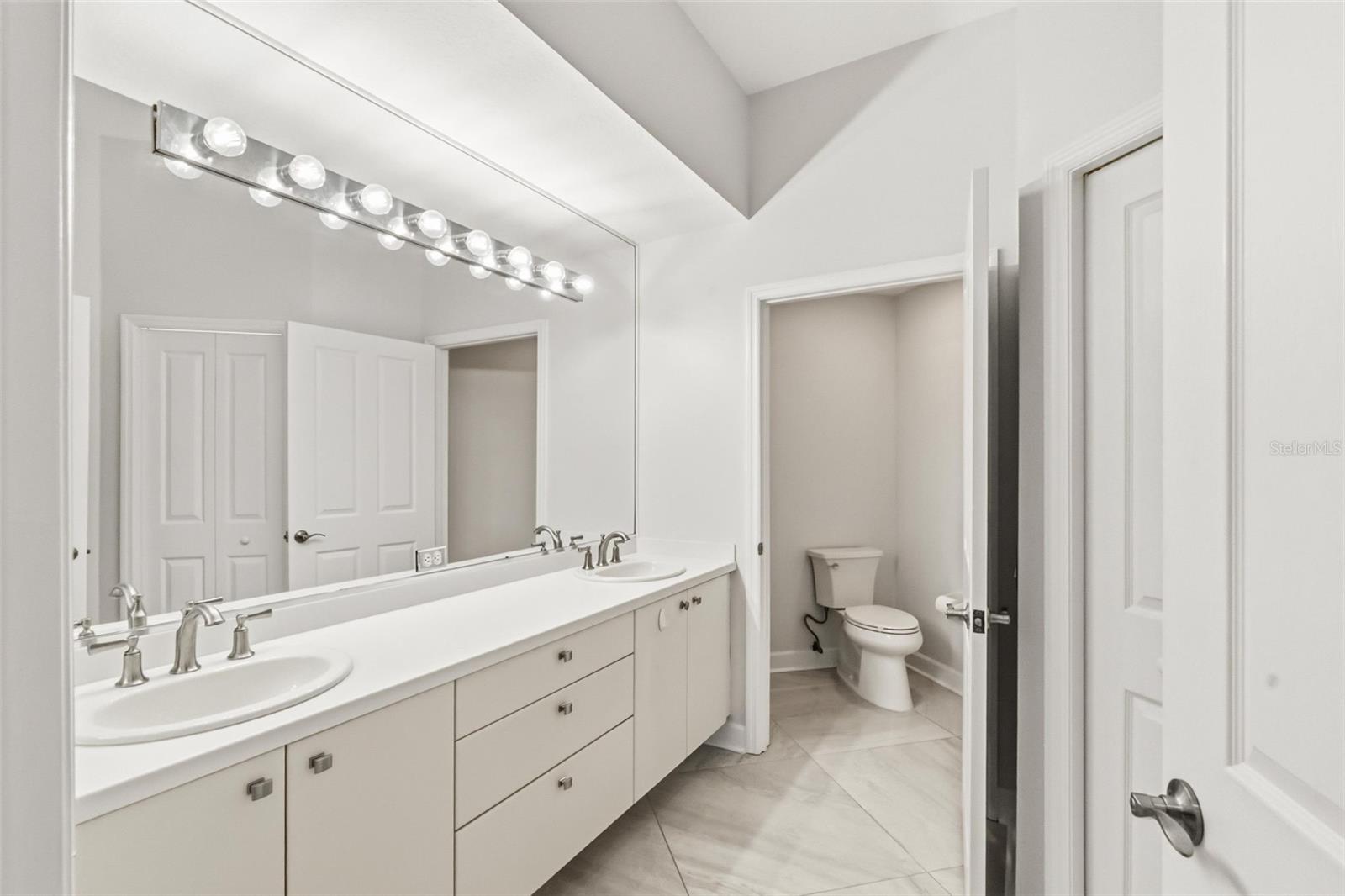 Image 14 of 49 For 5264 Bouchard Circle 102