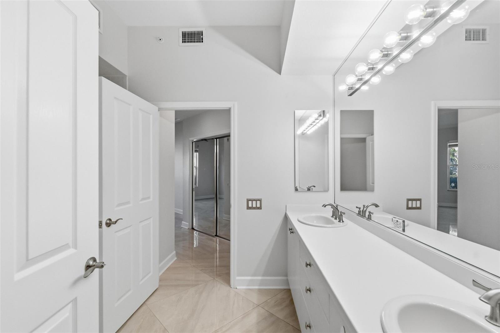 Image 15 of 49 For 5264 Bouchard Circle 102