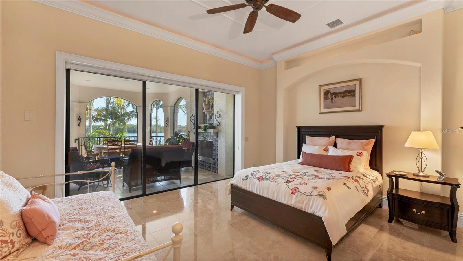 Image 36 of 93 For 419 Bayview Parkway