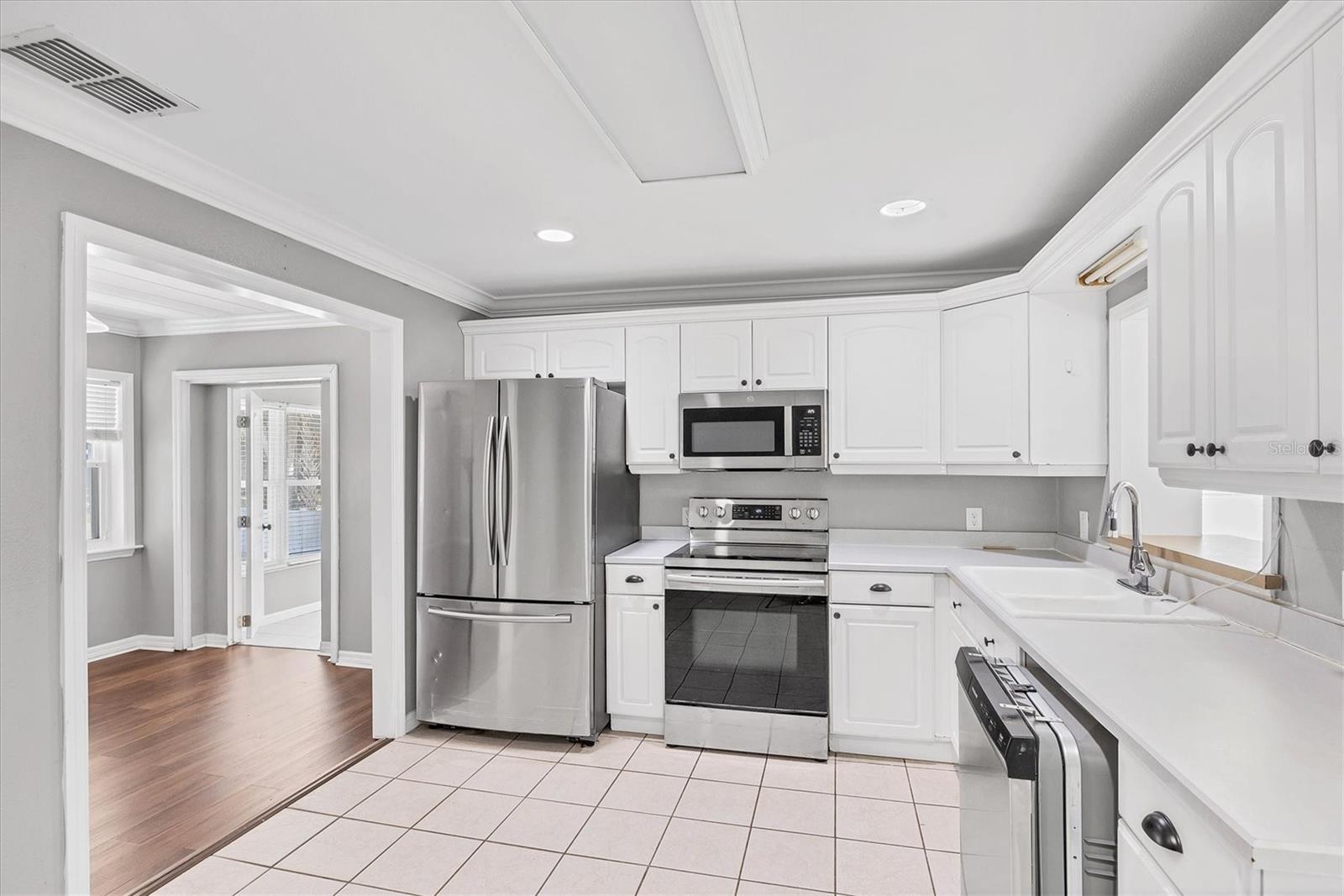 Image 14 of 41 For 1017 Gary Avenue