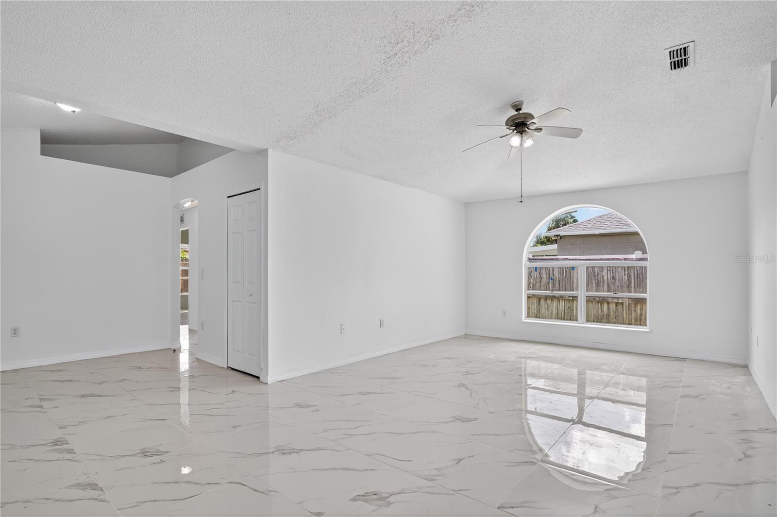 Image 13 of 30 For 1118 Perpignan Court