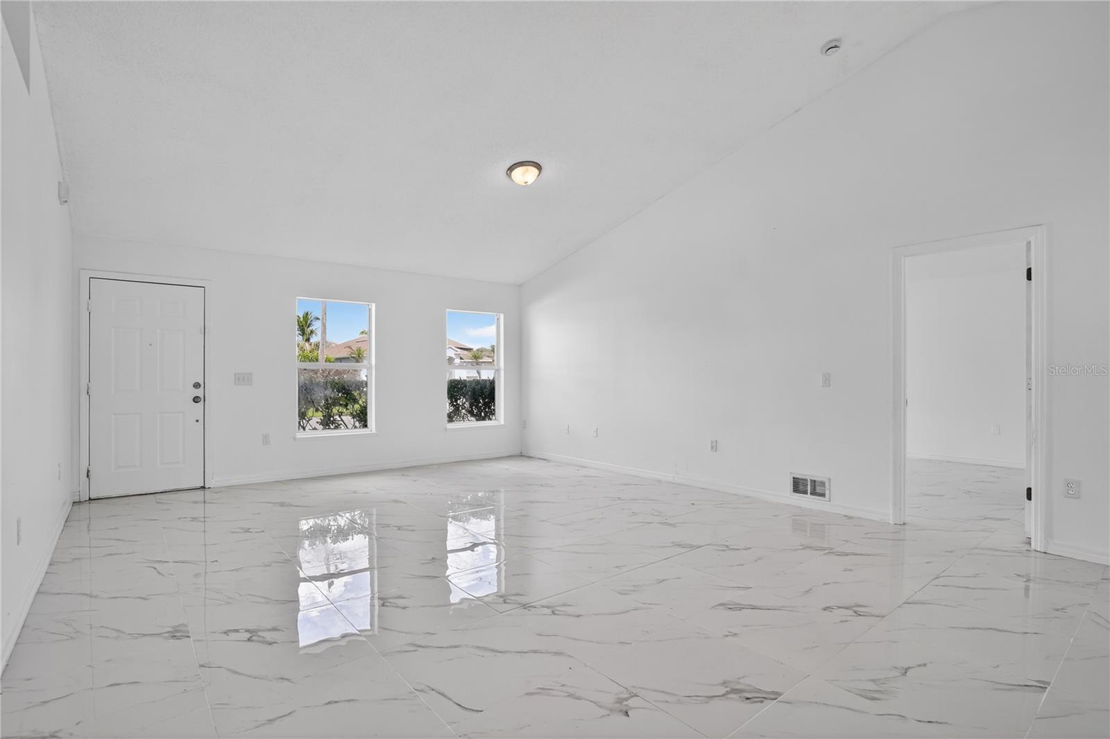 Image 14 of 30 For 1118 Perpignan Court